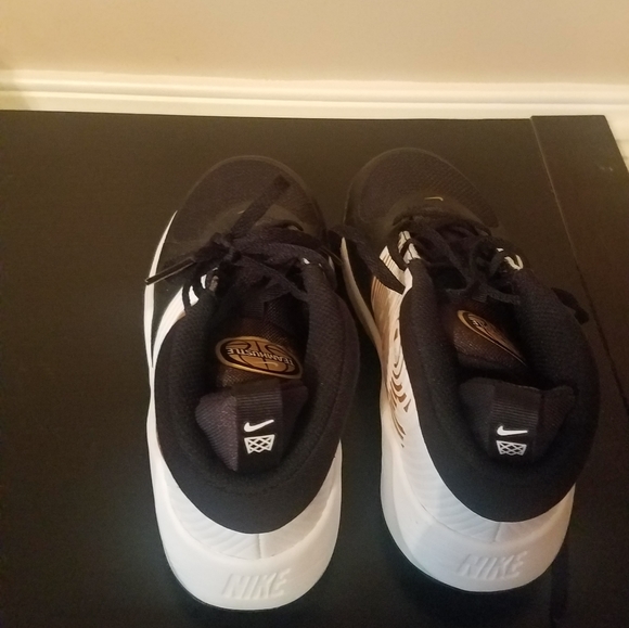 Youth size 4 Nike shoes - Picture 3 of 3